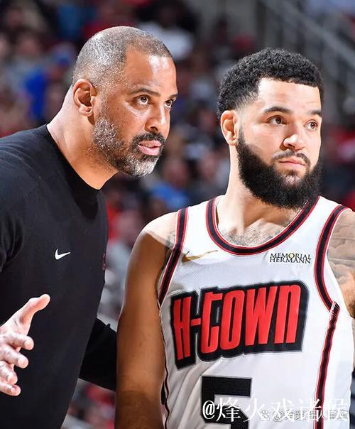 单场40+5+5球员年龄排行:弗拉格居首,詹姆斯杜兰特紧随其后 单场40+5+5球员年龄排行:弗拉格居首,詹姆斯杜兰特紧随其后